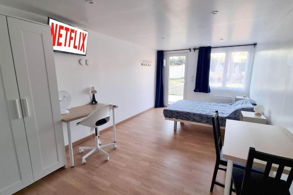 Studio En Rez De Jardin Avec Terrasse Privee - Le Petit Chateau Avesnois - Tv - Wifi - Logement Complet Avesnes-sur-Helpe Exterior photo