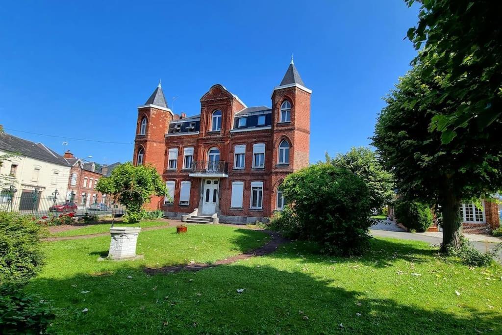 Studio En Rez De Jardin Avec Terrasse Privee - Le Petit Chateau Avesnois - Tv - Wifi - Logement Complet Avesnes-sur-Helpe Exterior photo